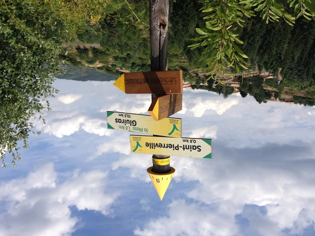 Camping Le Pre Coulet Hotel Saint-Pierreville Campsite